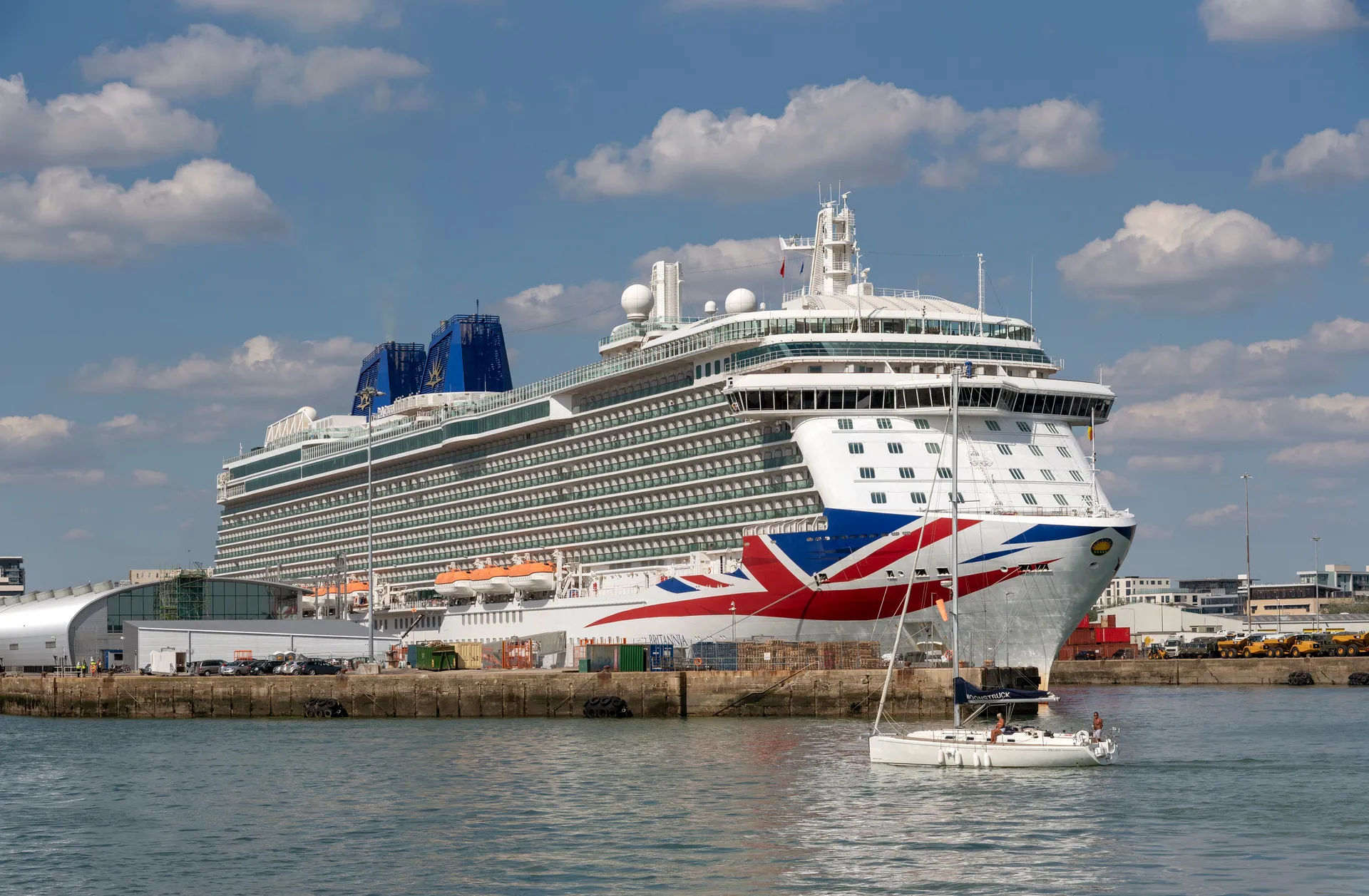 Southampton Cruise Terminal - cruise ship transfer service for P&O, Cunard and Royal Caribbean