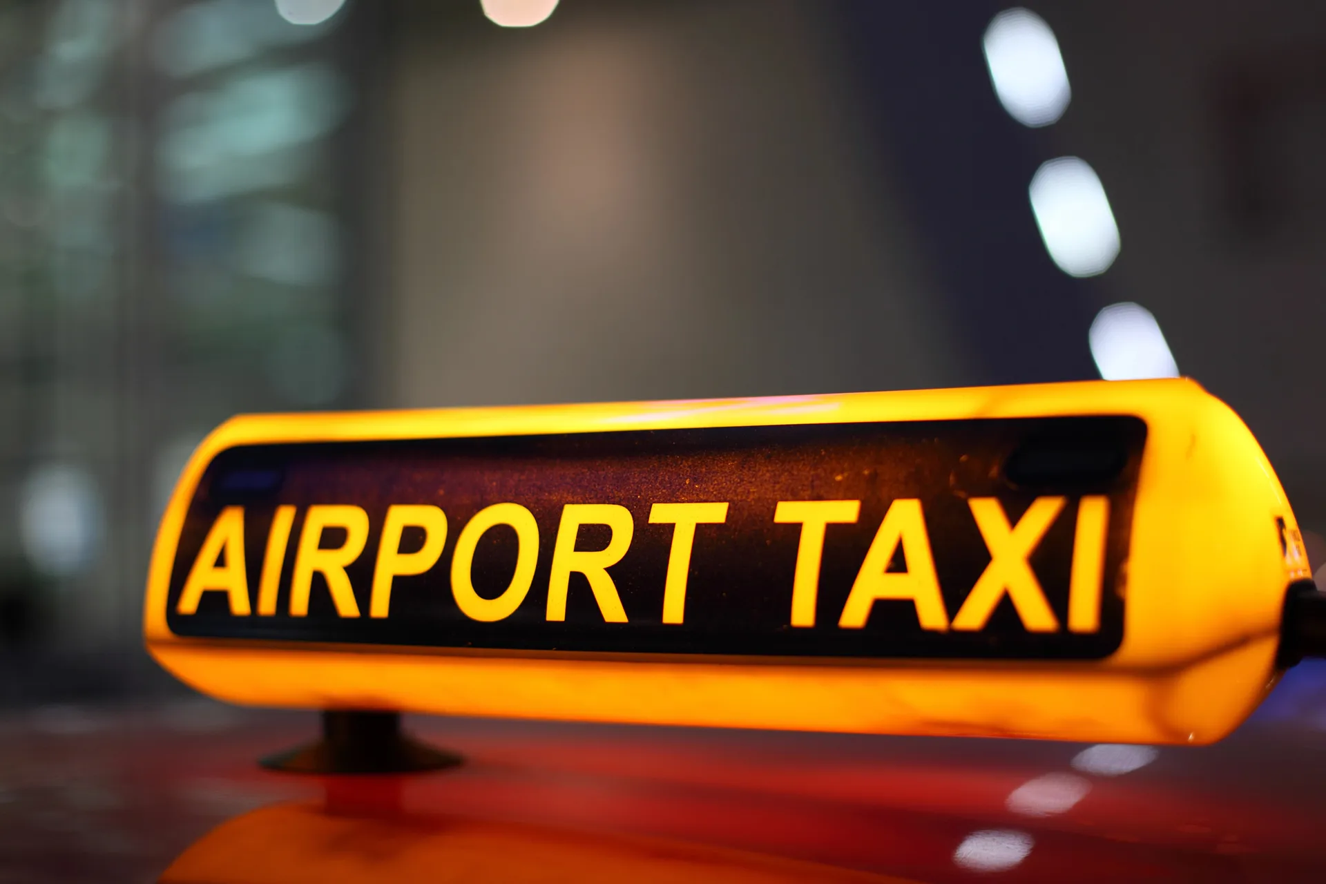 London airport transfers - professional chauffeur service at Heathrow, Gatwick, Stansted, Luton and London City airports